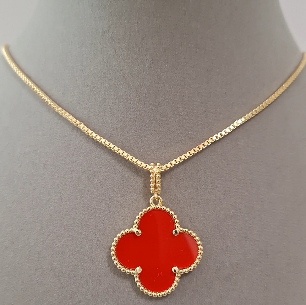 Red enamel four leafs flower necklace